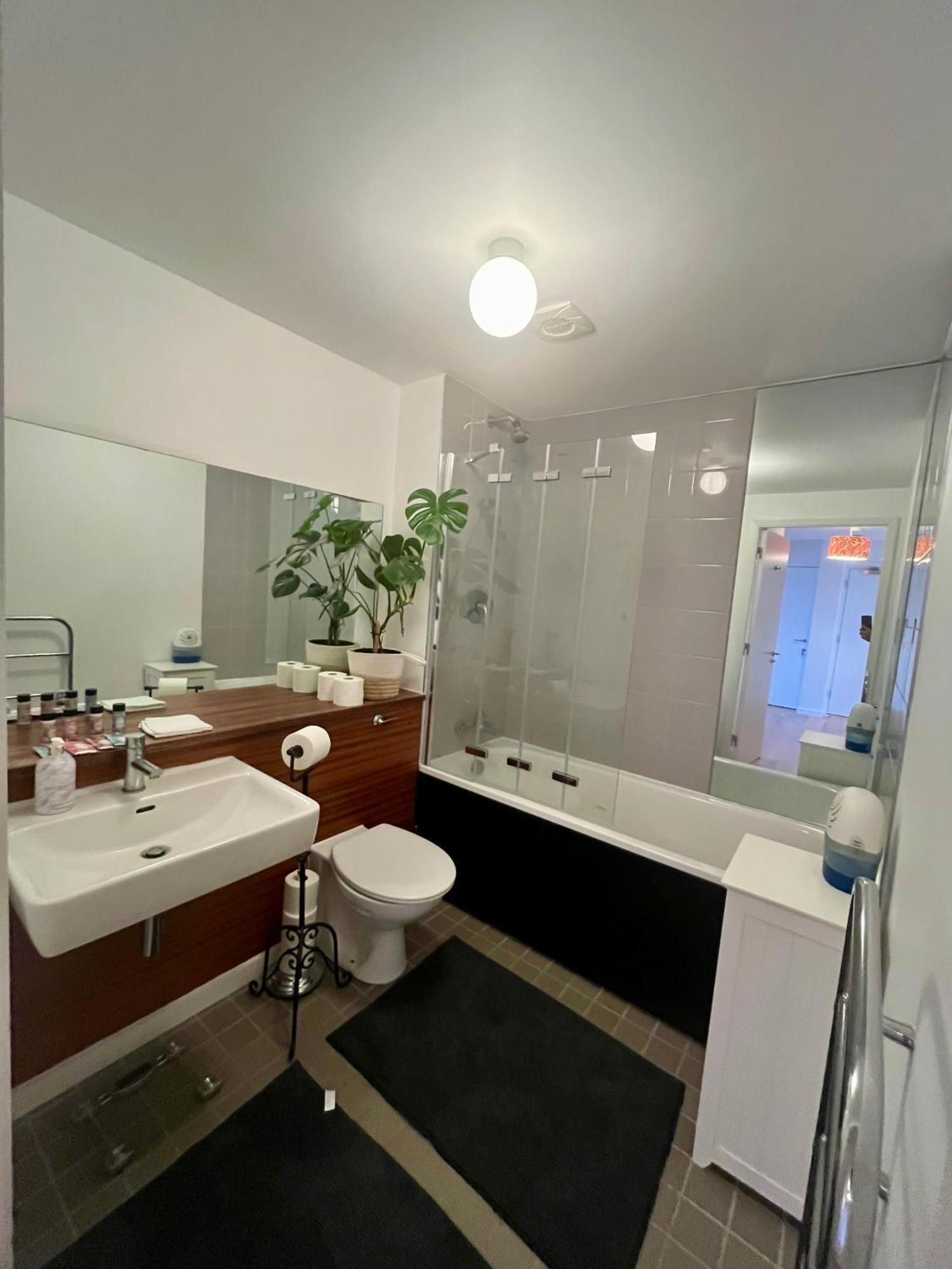 The Room King Size Bed And Private Bathroom Dublin Dış mekan fotoğraf